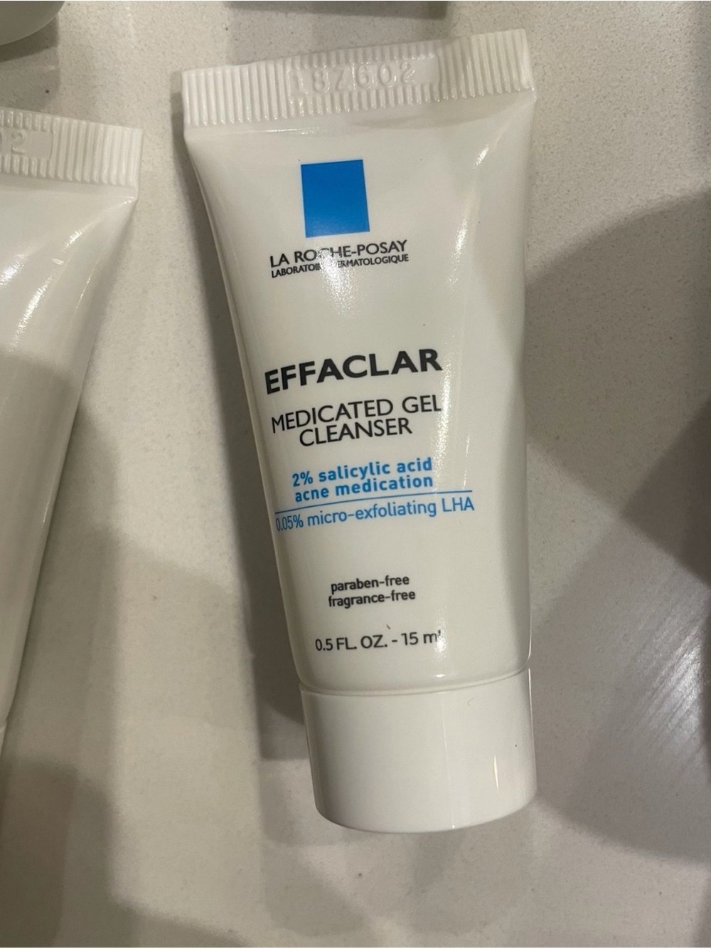 La Roche-Posay Effaclar Medicated Gel Cleanser - White - Picture 3 of 4